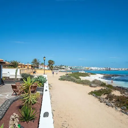 La Golondrina - Froont Villa Corralejo