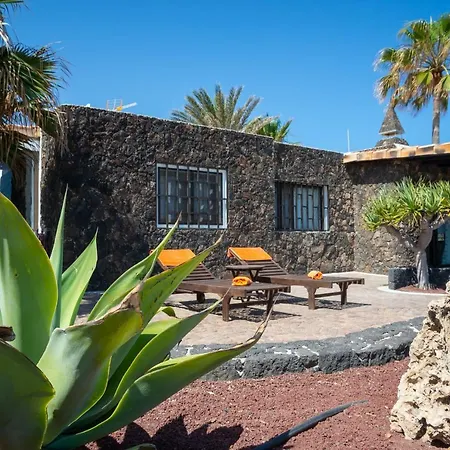 La Golondrina - Froont Villa Corralejo
